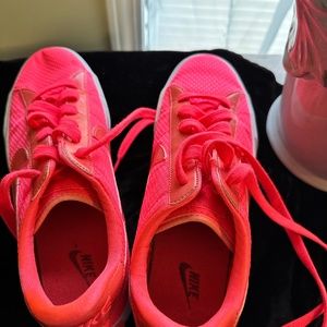 Pink Nike Tennis Shoes